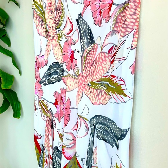 Fully Lined Feminine Light Weight Skirt, With Handkerchief Detailing. - Picture 5 of 9